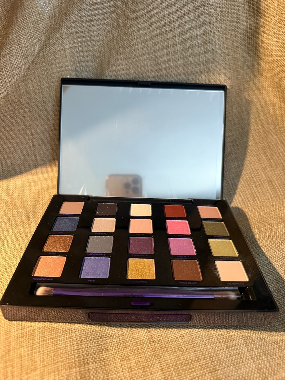 Urban Decay Black Palette with Purple Logo - Picture 3 of 3